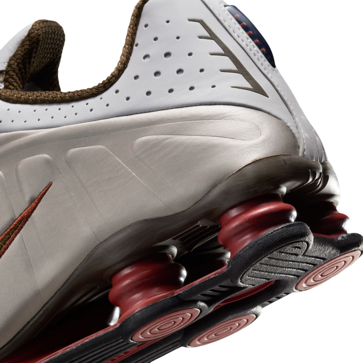 NIKE Shox R4 ナイキ ショックス R4 HQ1988-010【メンズ クッショニング 通気性 トラクション 耐久性 26SS】