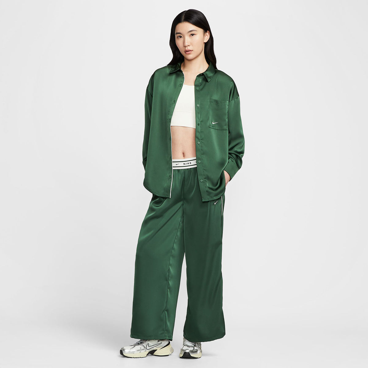 NIKE Women's Loose Mid-Rise Satin Pants ナイキ ウィメンズ ルーズ ミッドライズ サテンパンツ IH1327【レディース ワイドパンツ サテン素材 リラックスフィット ポケット 26SS】