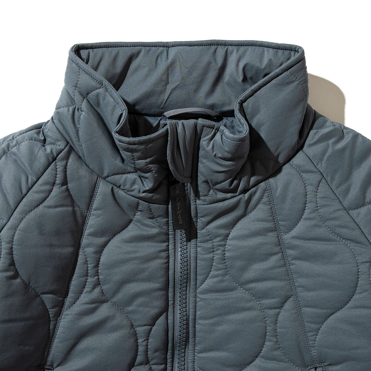 WILD THINGS WILD THINGS x Kinetics “QUILTED HAPPY JACKET” ワイルドシングス ワイルドシングス × キネティクス “キルテッド ハッピー ジャケット” 25427SN-KN【メンズ ジャケット ミリタリー キルティング 防寒アウター 25FW】