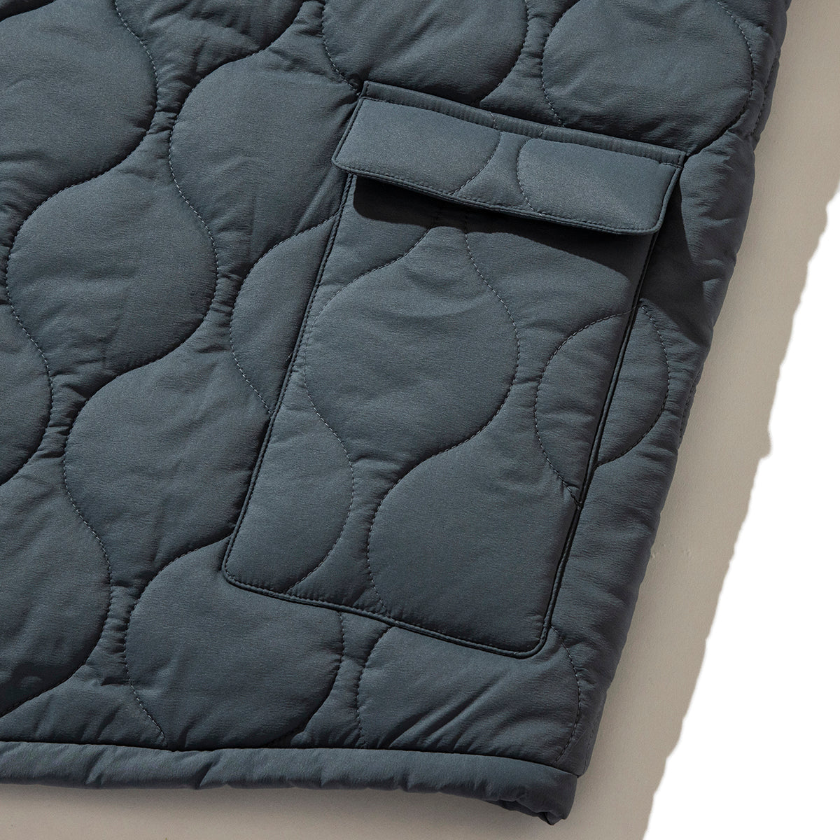 WILD THINGS WILD THINGS x Kinetics “QUILTED HAPPY JACKET” ワイルドシングス ワイルドシングス × キネティクス “キルテッド ハッピー ジャケット” 25427SN-KN【メンズ ジャケット ミリタリー キルティング 防寒アウター 25FW】