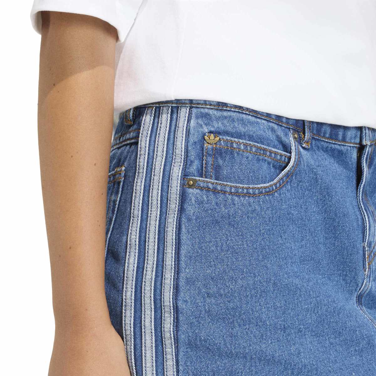 adidas originals 3 Stripes Denim Skirt アディダスオリジナルス スリーストライプス スカート デニム KD2901【レディース デニムスカート ミッドライズ レギュラーフィット ボタン留め 26SS】
