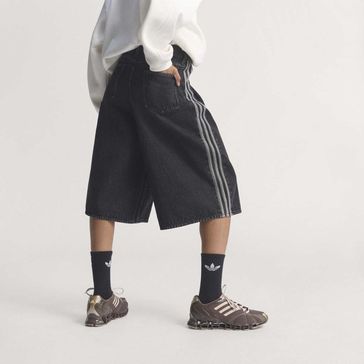 adidas originals Firebird Jorts Denim アディダスオリジナルス ファイアバード ジョーツ デニム KD2916【レディース オーバーサイズ ストリート ジーンズショーツ リラックススタイル 耐久性 26SS】