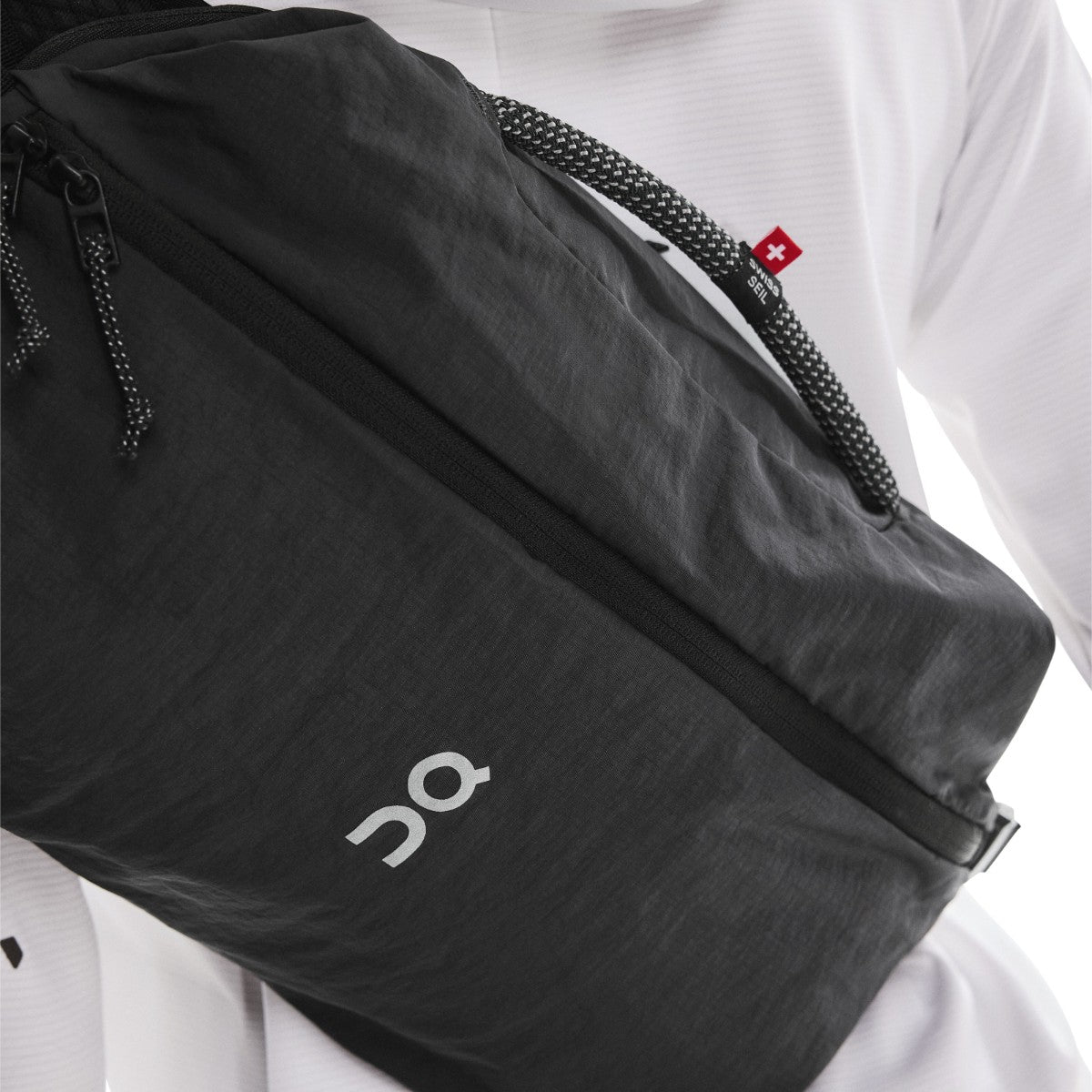 On Sling Pack 9L オン スリングパック 9L 2UF30162130【メンズ スリングバッグ コンパクトバッグ 軽量バッグ タブレット収納バッグ 小型バッグ 26SS】