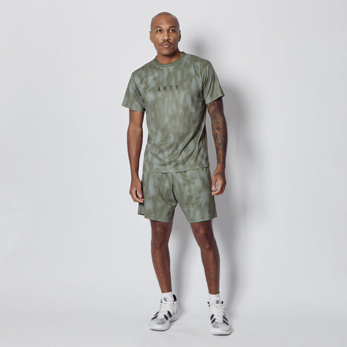 AKTR MELT CAMO AKTR LOGO SPORTS TEE アクター メルト カモ AKTR ロゴ スポーツ Tシャツ 126-027005【メンズ 半袖Tシャツ スポーツウェア メッシュ素材 軽量 通気性 26SS】