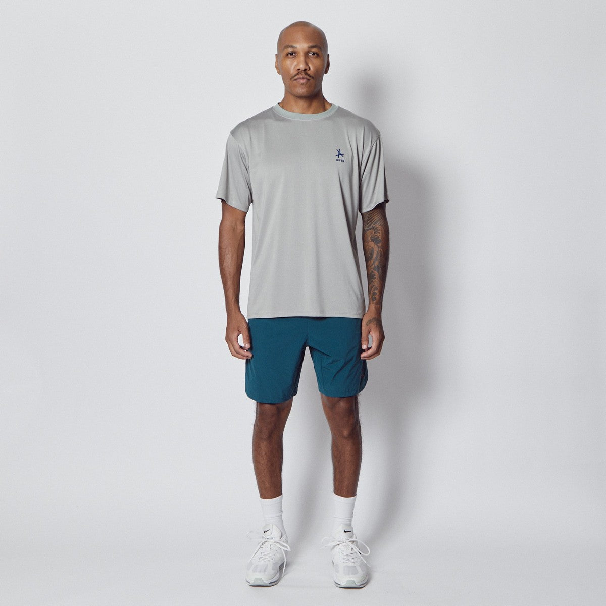 AKTR ALLWAYS TRI-LINE 6.5-INCH SHORTS アクター オールウェイズ トライライン 6.5インチ ショーツ 126-033002【メンズ スポーツショーツ バスケットボールショーツ トレーニングパンツ 短パン 26SS】