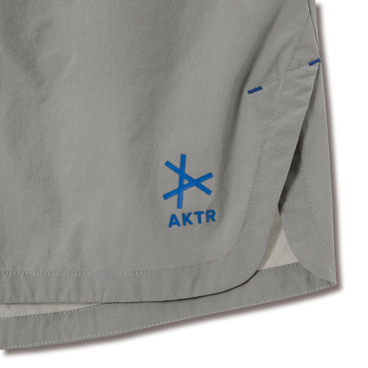 AKTR ALLWAYS TRI-LINE 6.5-INCH SHORTS アクター オールウェイズ トライライン 6.5インチ ショーツ 126-033002【メンズ スポーツショーツ バスケットボールショーツ トレーニングパンツ 短パン 26SS】