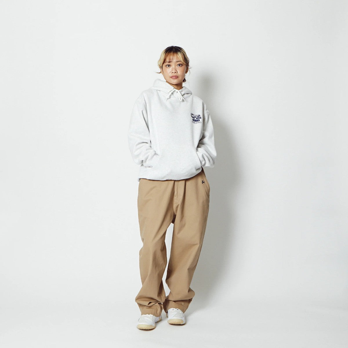 AKTR C.H.S. SWEAT HOODIE アクター C.H.S. スウェット フーディー 225-103010【メンズ パーカー 裏起毛 スウェット 暖かい 着回し セットアップ可 26SS】