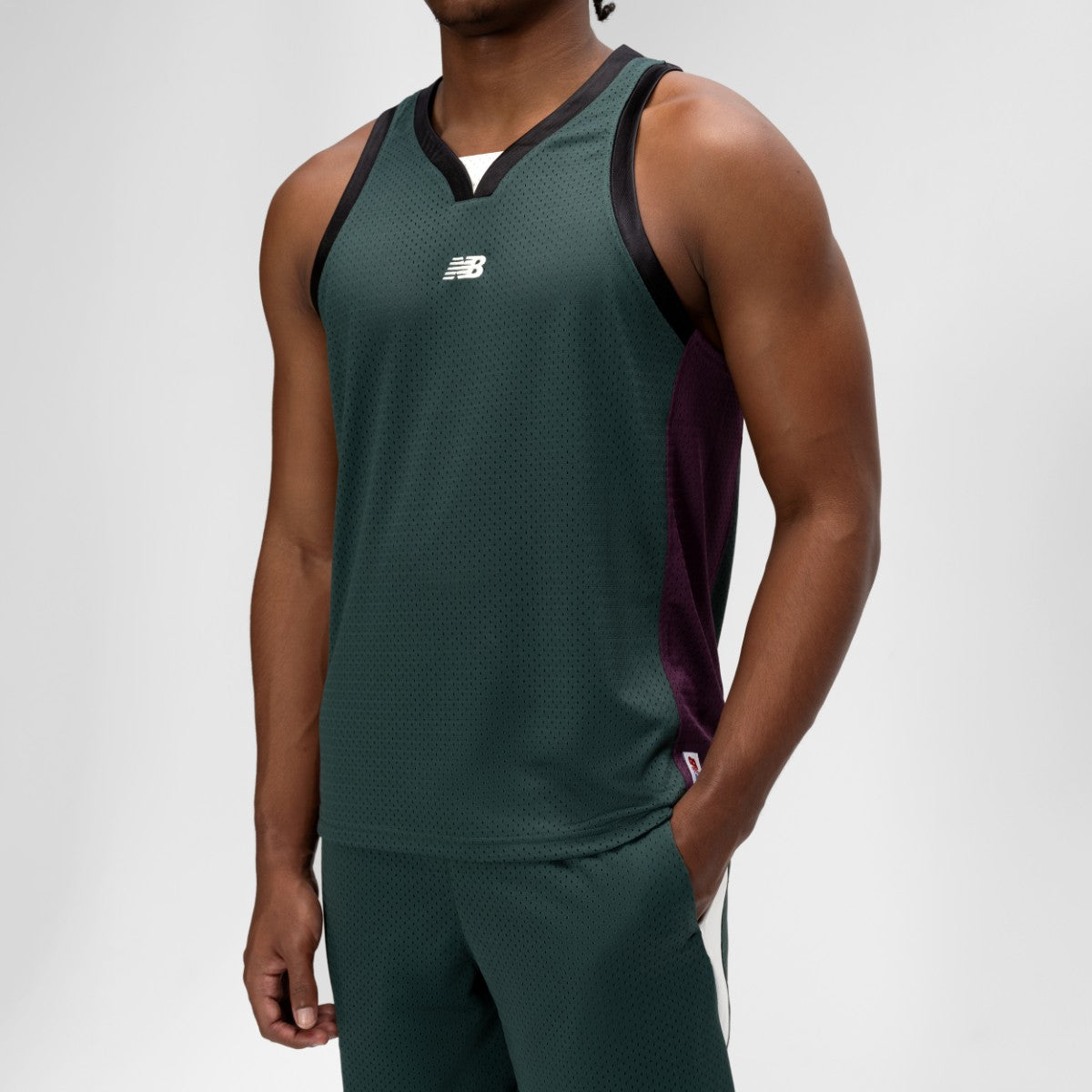 New Balance Basketball V-Neck Mesh Jersey ニューバランス バスケットボールVネックメッシュジャージ MT61E50【メンズ 通気性 ノースリーブ 26SS】