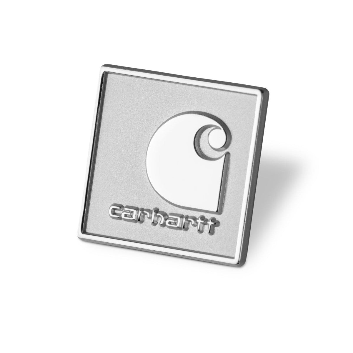 Carhartt WIP SQUARE LABEL PIN カーハートワークインプログレス スクエアラベルピン I036602【メンズ 金属ピン バタフライピン メッキ加工 亜鉛合金 エンボス加工 26SS】