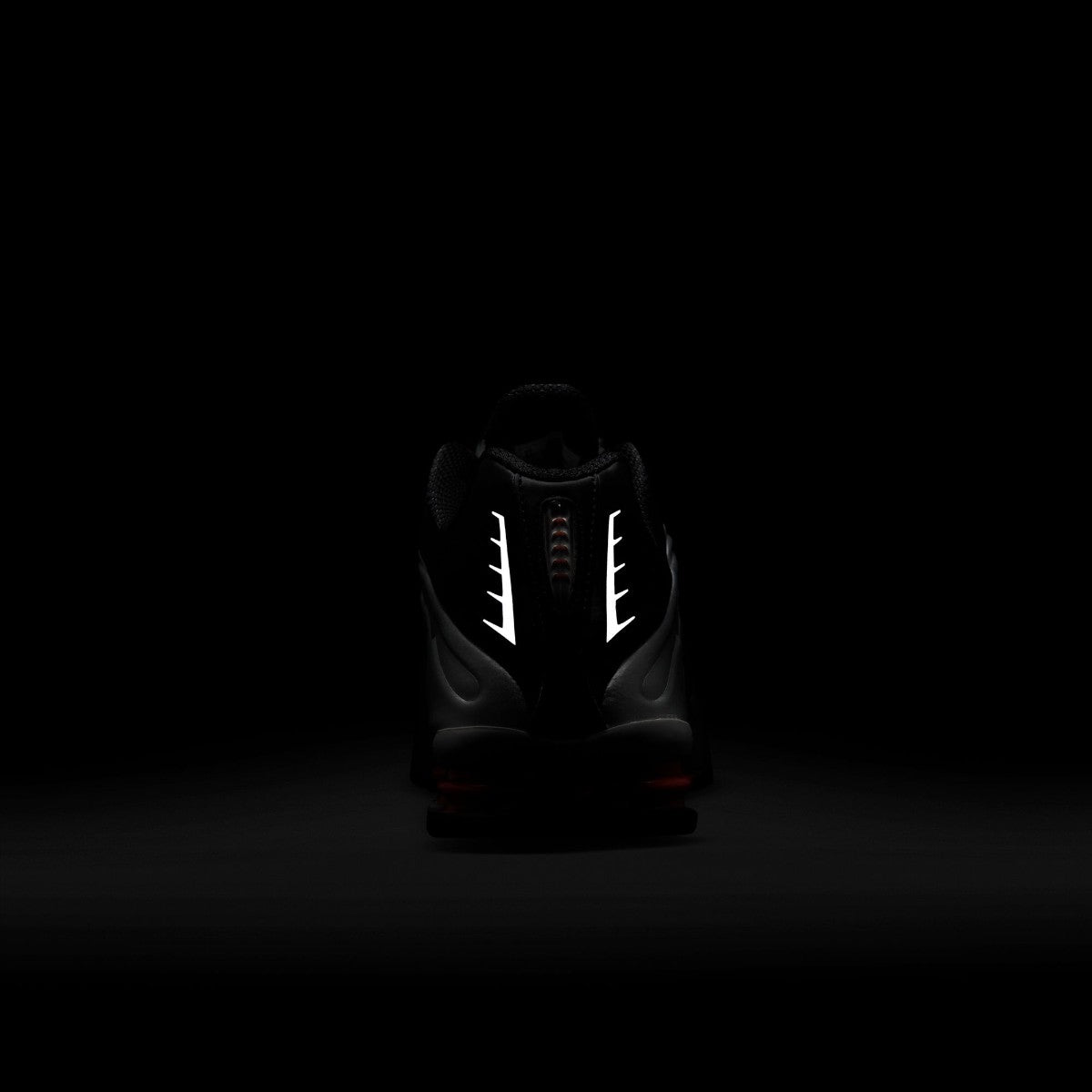 NIKE Shox R4 ナイキ ショックス R4 HQ1988-002【メンズ クッショニング 耐久性 トラクション 通気性 26SS】