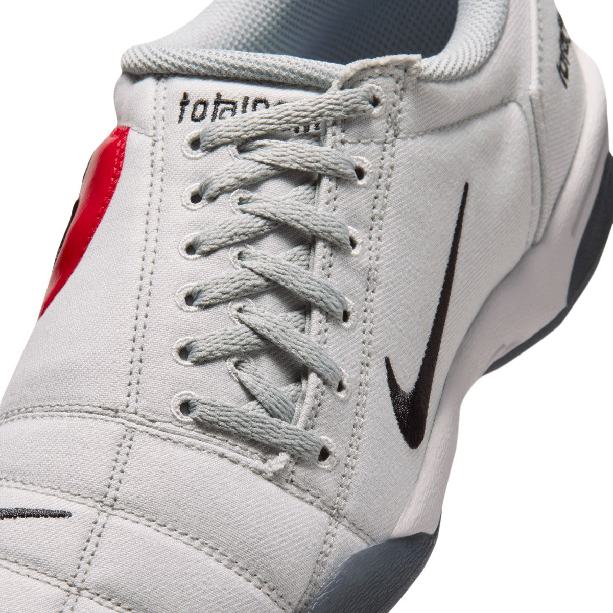 NIKE Total 90 Premium ナイキ トータル 90 PRM IH3585-002【メンズ キャンバスアッパー 非対称デザイン フラットソール グリップ性能 26SS】