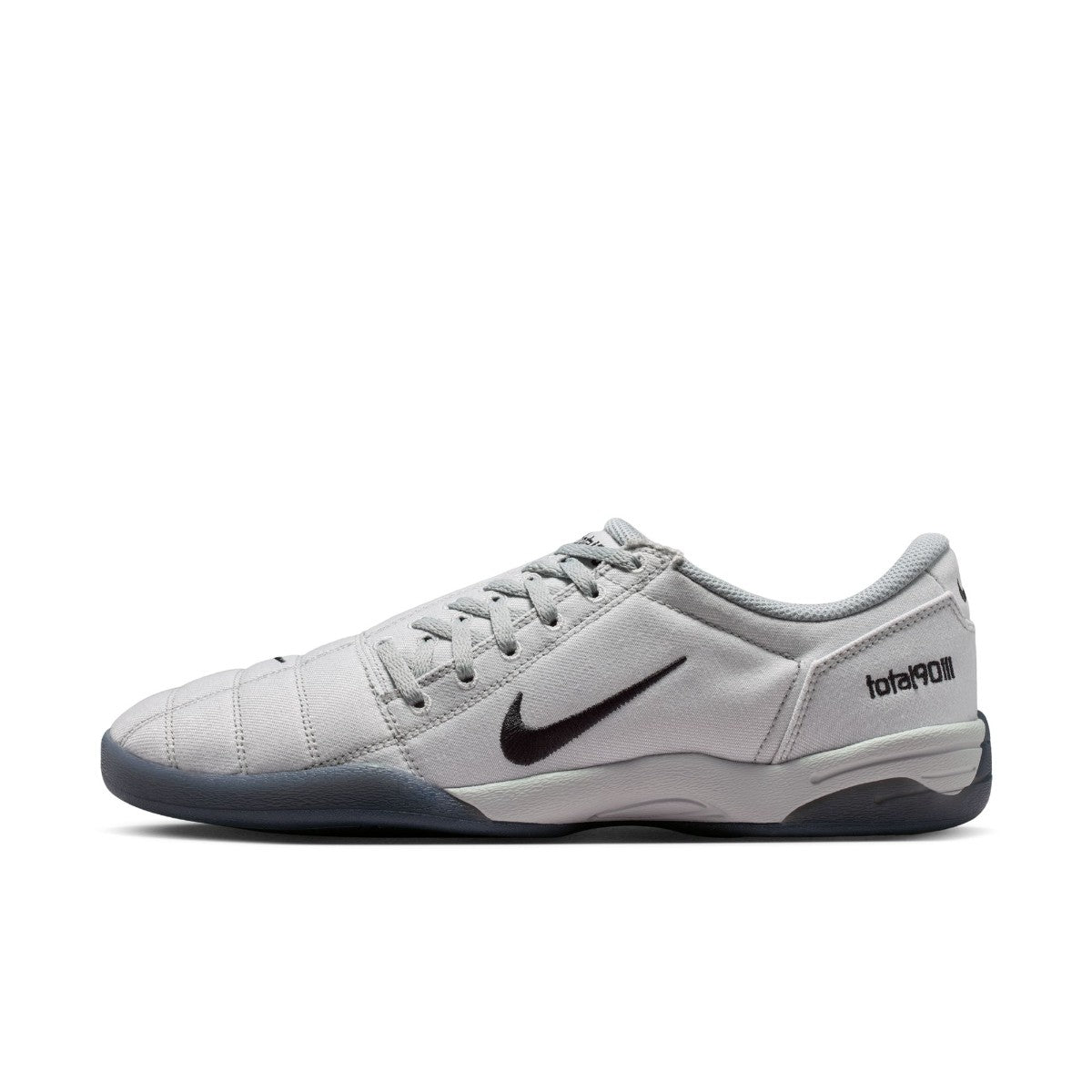 NIKE Total 90 Premium ナイキ トータル 90 PRM IH3585-002【メンズ キャンバスアッパー 非対称デザイン フラットソール グリップ性能 26SS】