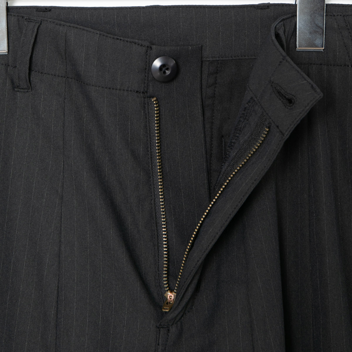 APPLEBUM Pin Stripe Wide Military Pants アップルバム ピンストライプ ワイド ミリタリー パンツ 2610810【メンズ ワイドパンツ ミリタリーパンツ ストレッチパンツ 吸水速乾 26SS】