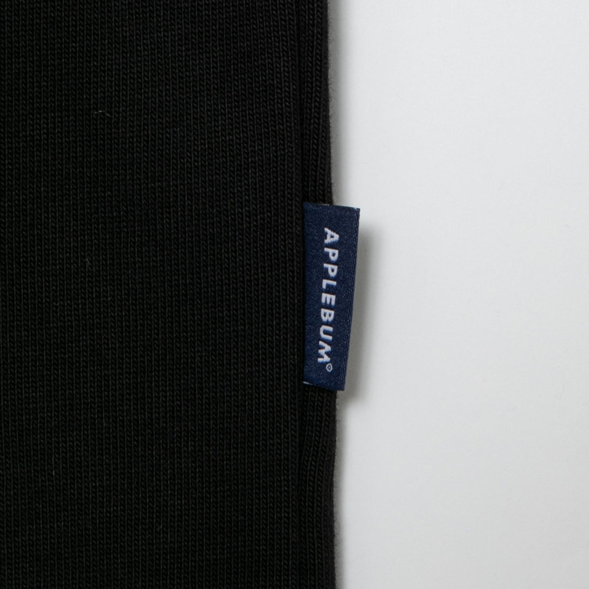 APPLEBUM “Leafed" Logo T-Shirt アップルバム “リーフド" ロゴ ティーシャツ 2611113【メンズ フォトTシャツ プリントTシャツ 半袖 カジュアルトップス 26SS】