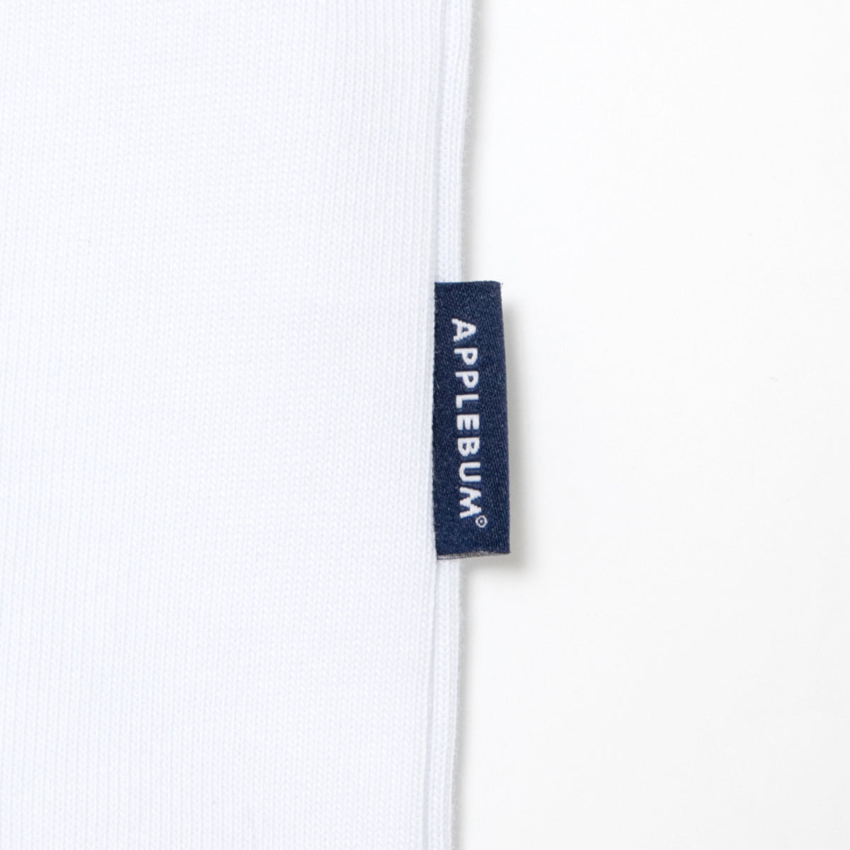 APPLEBUM “Leafed" Logo T-Shirt アップルバム “リーフド" ロゴ ティーシャツ 2611113【メンズ フォトTシャツ プリントTシャツ 半袖 カジュアルトップス 26SS】