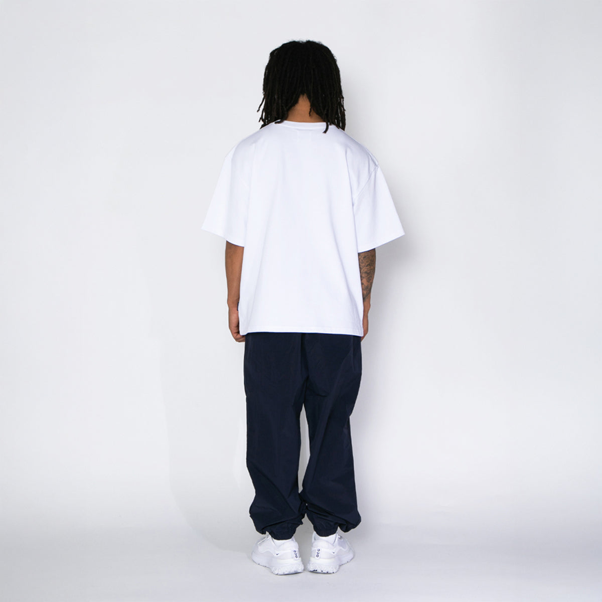 APPLEBUM “Leafed" Logo T-Shirt アップルバム “リーフド" ロゴ ティーシャツ 2611113【メンズ フォトTシャツ プリントTシャツ 半袖 カジュアルトップス 26SS】