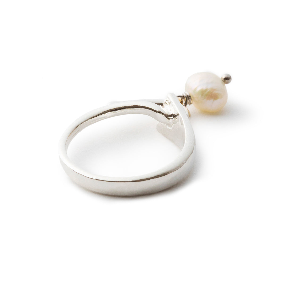 LAPUIS Pearl hook ring ラピュイ パール フック リング 255-220102【レディース 日本製 26SS】