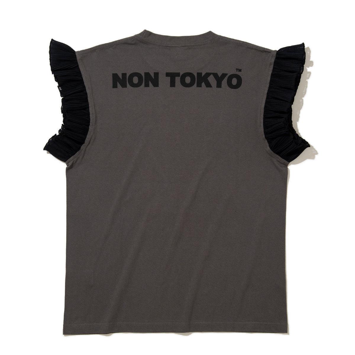 NON TOKYO FRILL SLEEVE T-SHIRT ノントーキョー フリル スリーブ ティーシャツ NON-26S-0425【レディース ノースリーブ フリル グラフィック 26SS】