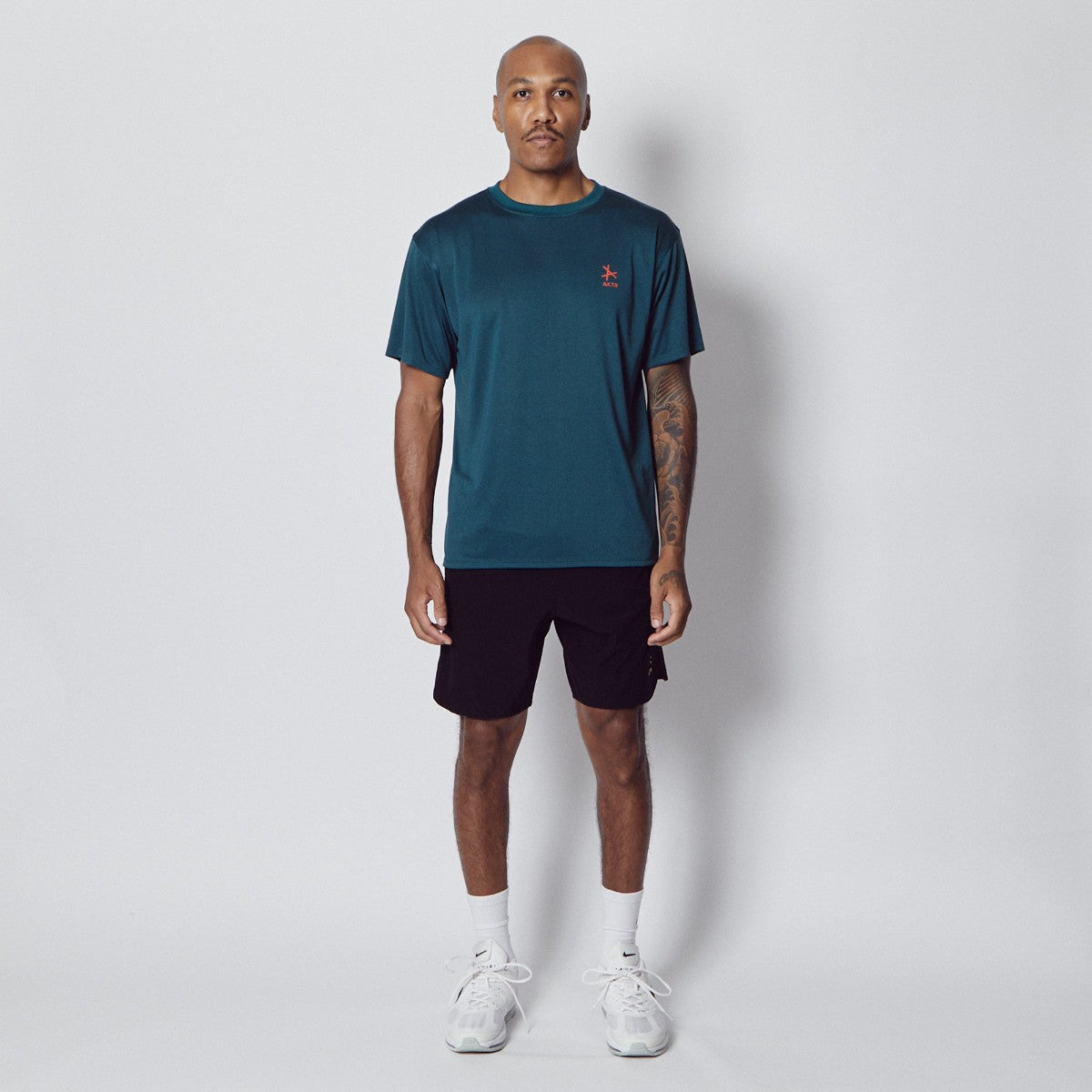 AKTR MELT CAMO BOX LOGO SPORTS TEE アクター メルトカモ ボックスロゴ スポーツTシャツ 126-031005【メンズ スポーツTシャツ 吸汗速乾 半袖Tシャツ トレーニングウェア 26SS】