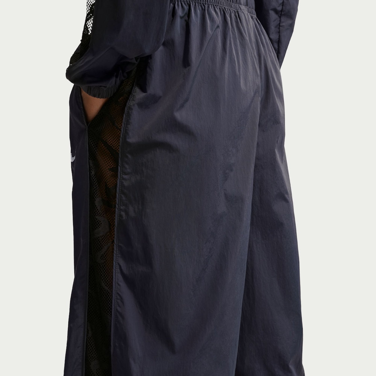 NIKE Loose Mid-Rise Lace Track Pants ナイキ ルーズ ミッドライズ レース トラックパンツ IU1984【レディース スポーツウェア トラックパンツ ナイロンパンツ ドローコード付き 26FW】