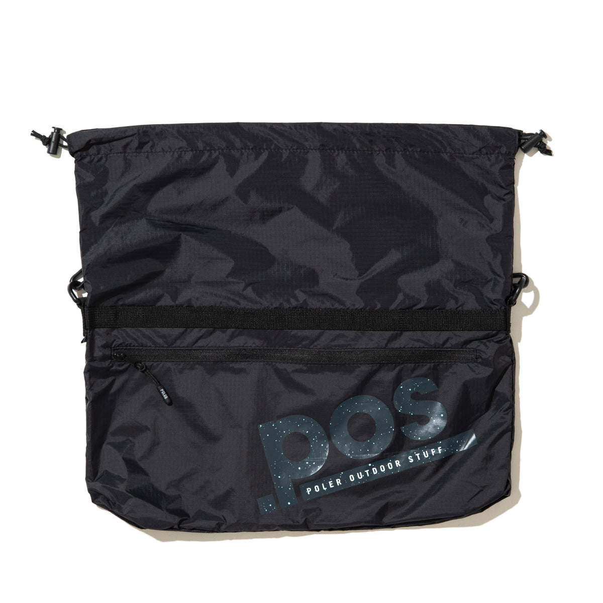 POLER DRAWSTRING SLING BAG ポーラー ドローストリング スリングバッグ 261MCV0094【メンズ ナイロン素材 ジップポケット バッグインバッグ 26SS】