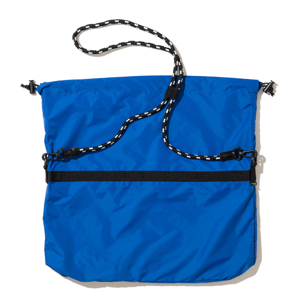 POLER DRAWSTRING SLING BAG ポーラー ドローストリング スリングバッグ 261MCV0094【メンズ ナイロン素材 ジップポケット バッグインバッグ 26SS】