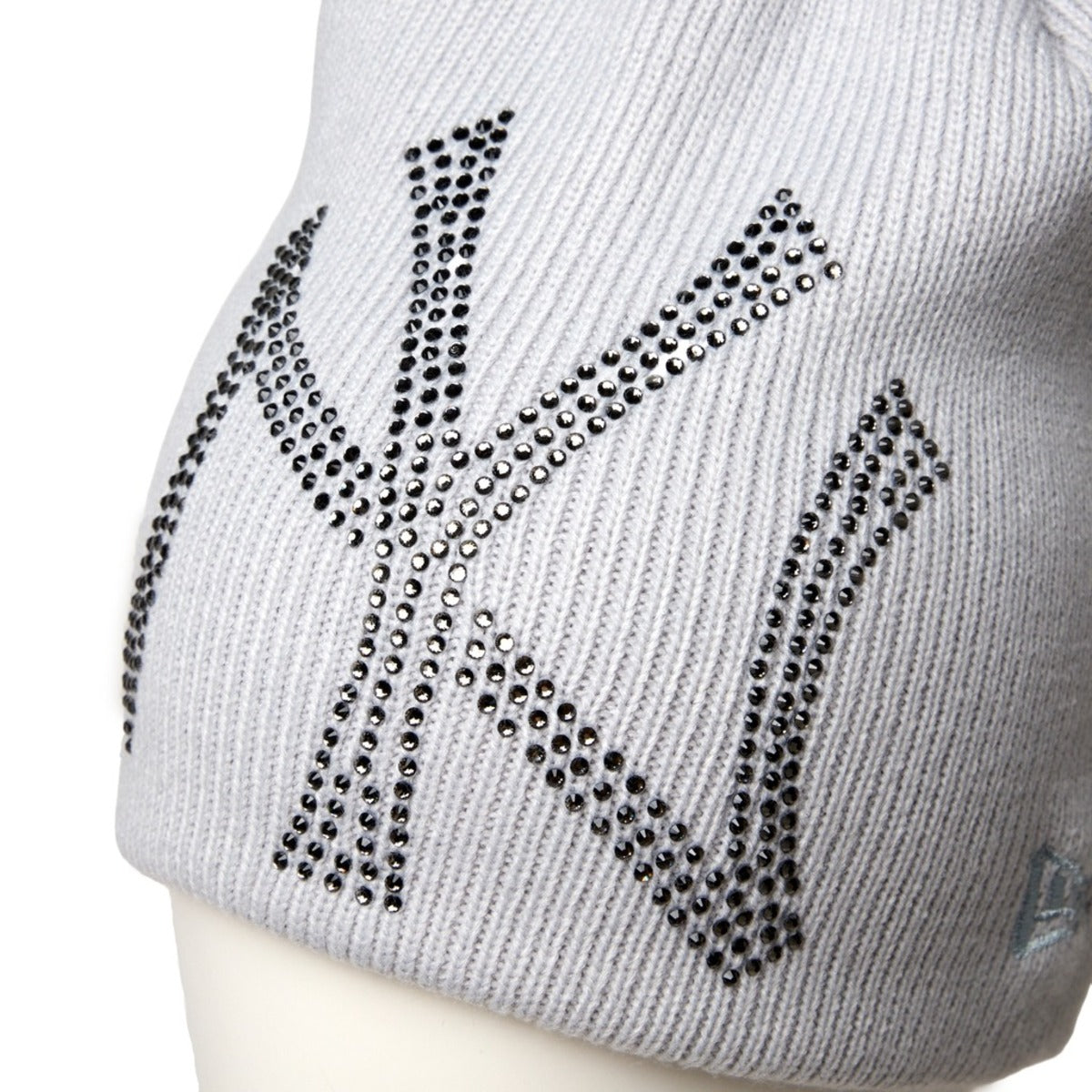NEW ERA NEW YORK YANKEES RHINESTONE BASIC BEANIE ニューエラ ニューヨーク・ヤンキース ラインストーン ベーシック ビーニー 15119758【メンズ ラインストーン 球団ロゴ ビッグロゴ ャップ ヘッドウェア ベースボール 26FW】