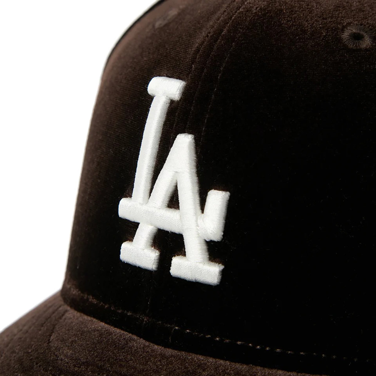 NEW ERA LOS ANGELES DODGERS VELVET PRE CURVED 59FIFTY ニューエラ ロサンゼルス ドジャース ベルベット プリカーブド 59FIFTY 15136905-108【メンズ キャップ 帽子 カーブドバイザー ベルベット 光沢 26FW】