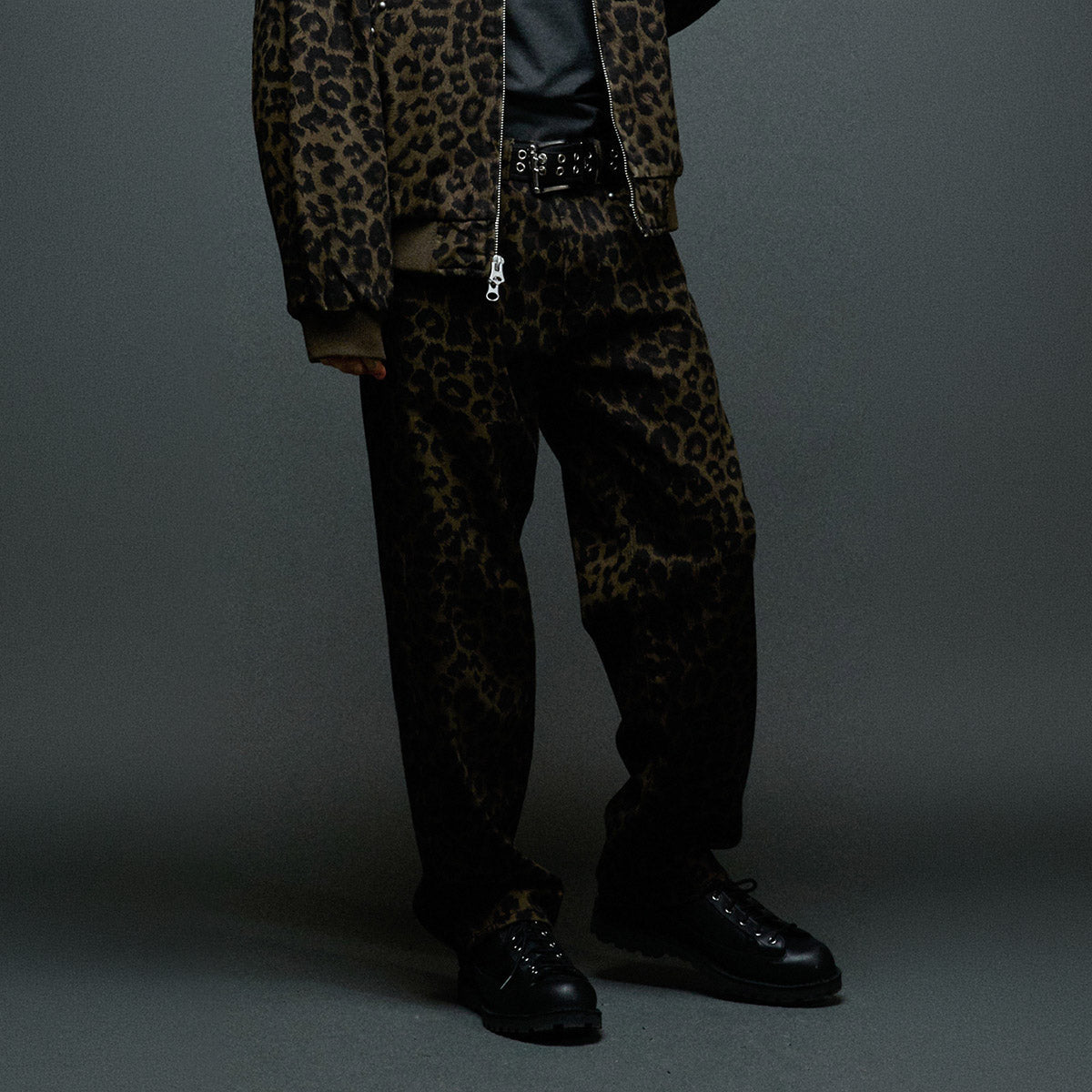 OBEY STUDDED BOXCAR STRAIGHT LEG DENIM オベイ スタッズド ボックスカー ストレートレッグ デニム 142010121【メンズ ボタンフライ 5ポケットデニム バックポケットラベル 26FW】