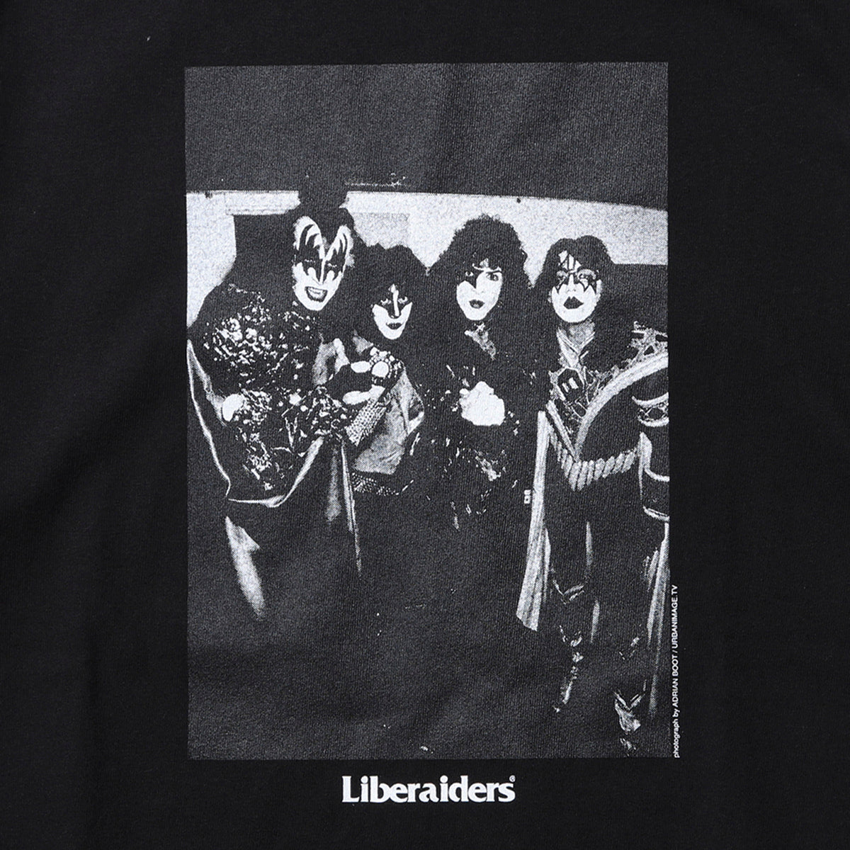 Liberaiders KISS TEE リベレイダース キッス ティー 776022616【メンズ ロックT モノクロフォト バックプリント パンク ストリートファッション 26FW】