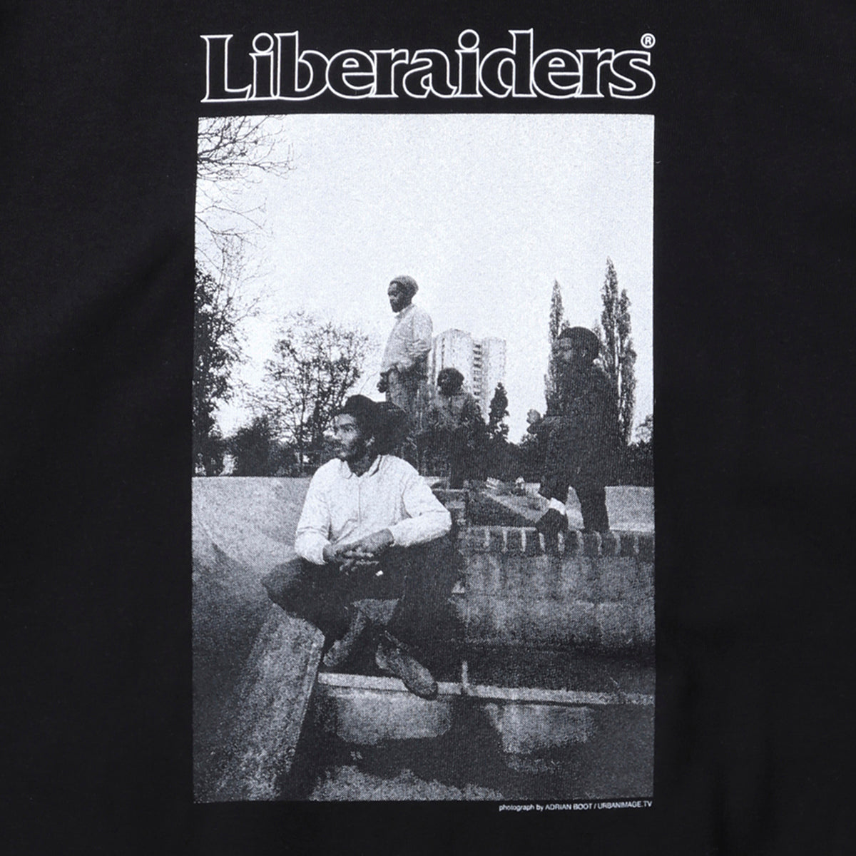 Liberaiders BAD BRAINS TEE リベレイダース バッド・ブレインズ・ティー 776032616【メンズ ロックT モノクロフォト バックプリント パンク ストリートファッション 26FW】