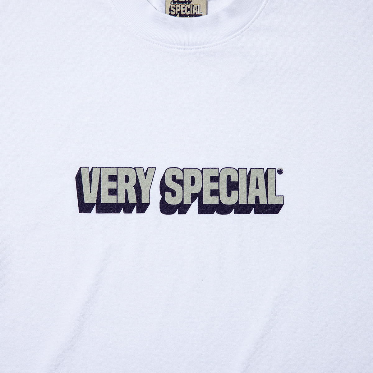 VERY SPECIAL Og Logo T-shirt ベリースペシャル オージー ロゴ ティーシャツ VS250900701【メンズ 半袖Tシャツ オリジナルロゴ デイリーウェア 26FW】