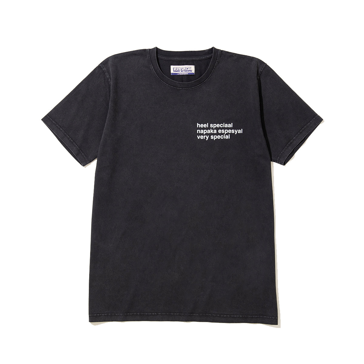 VERY SPECIAL Tranlsate T-shirt ベリースペシャル トランスレート Tシャツ VS26AW00200【メンズ 半袖Tシャツ ピグメントダイ グラフィックデザイン ヴィンテージ感 26FW】