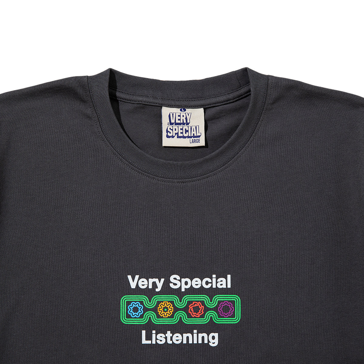 VERY SPECIAL Listening T-shirt ベリースペシャル リスニング Tシャツ VS26AW01000【メンズ 半袖Tシャツ グラフィックデザイン ストリート バックプリント 26FW】