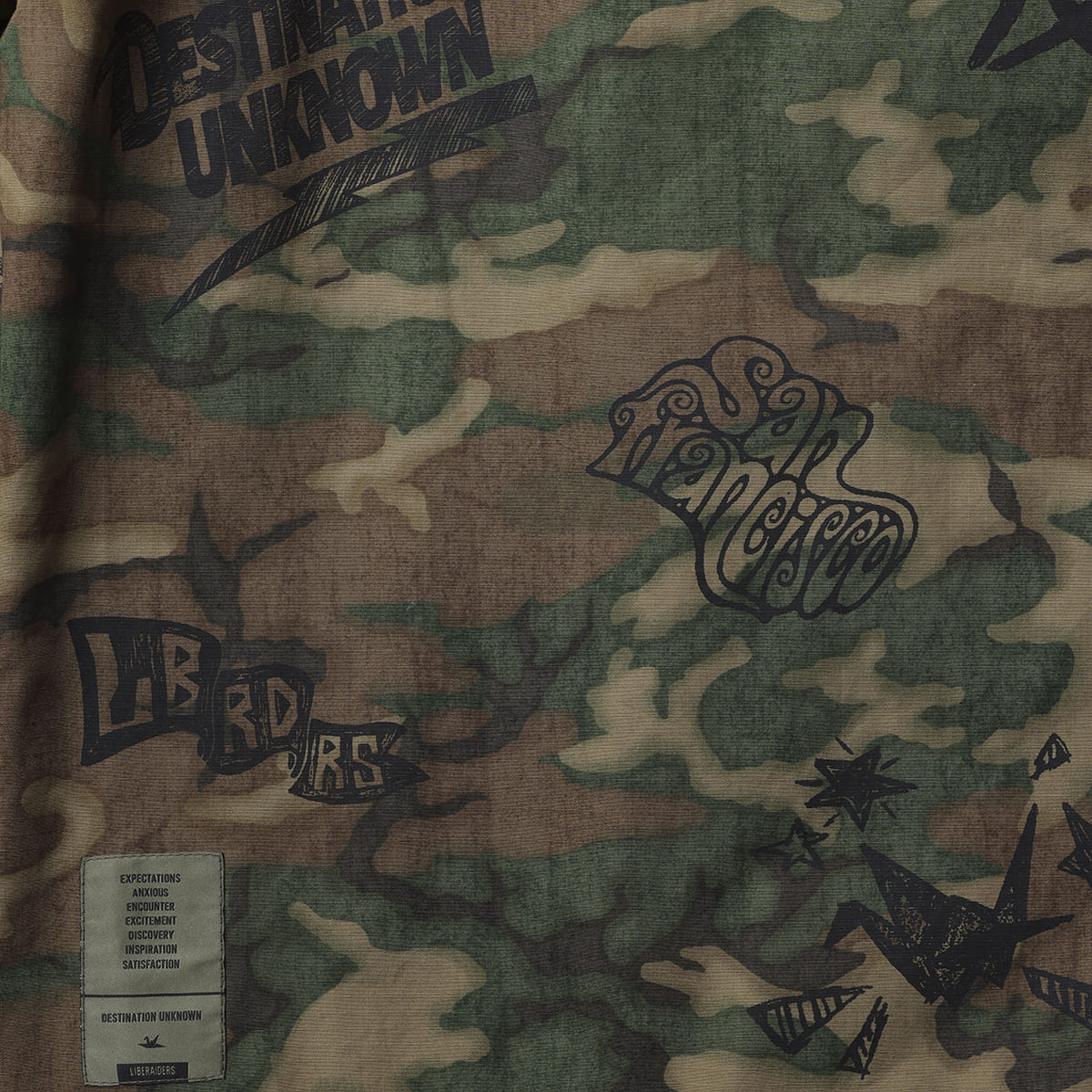 Liberaiders HANDWRITING CAMO COACH JACKET リベレイダース ハンドライティング カモ コーチ ジャケット 730142603【メンズ コーチジャケット 迷彩柄 グラフィック ヴィンテージ風 26FW】