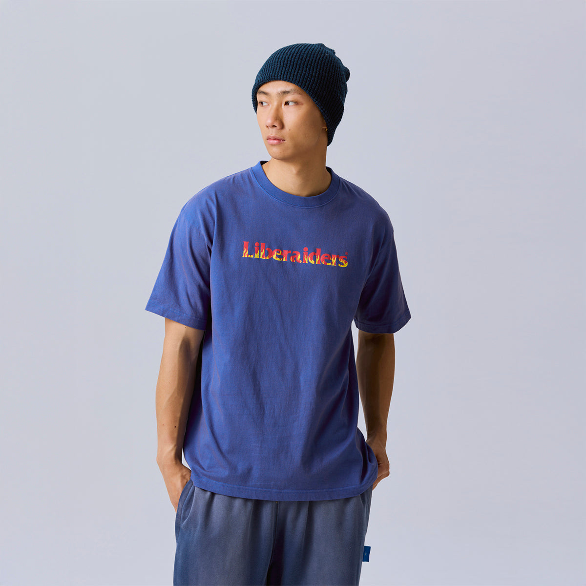 Liberaiders OG LOGO TEE リベレイダース OG ロゴTシャツ 736062603【メンズ 半袖Tシャツ フロスト加工 グラフィック ロゴプリント 26FW】