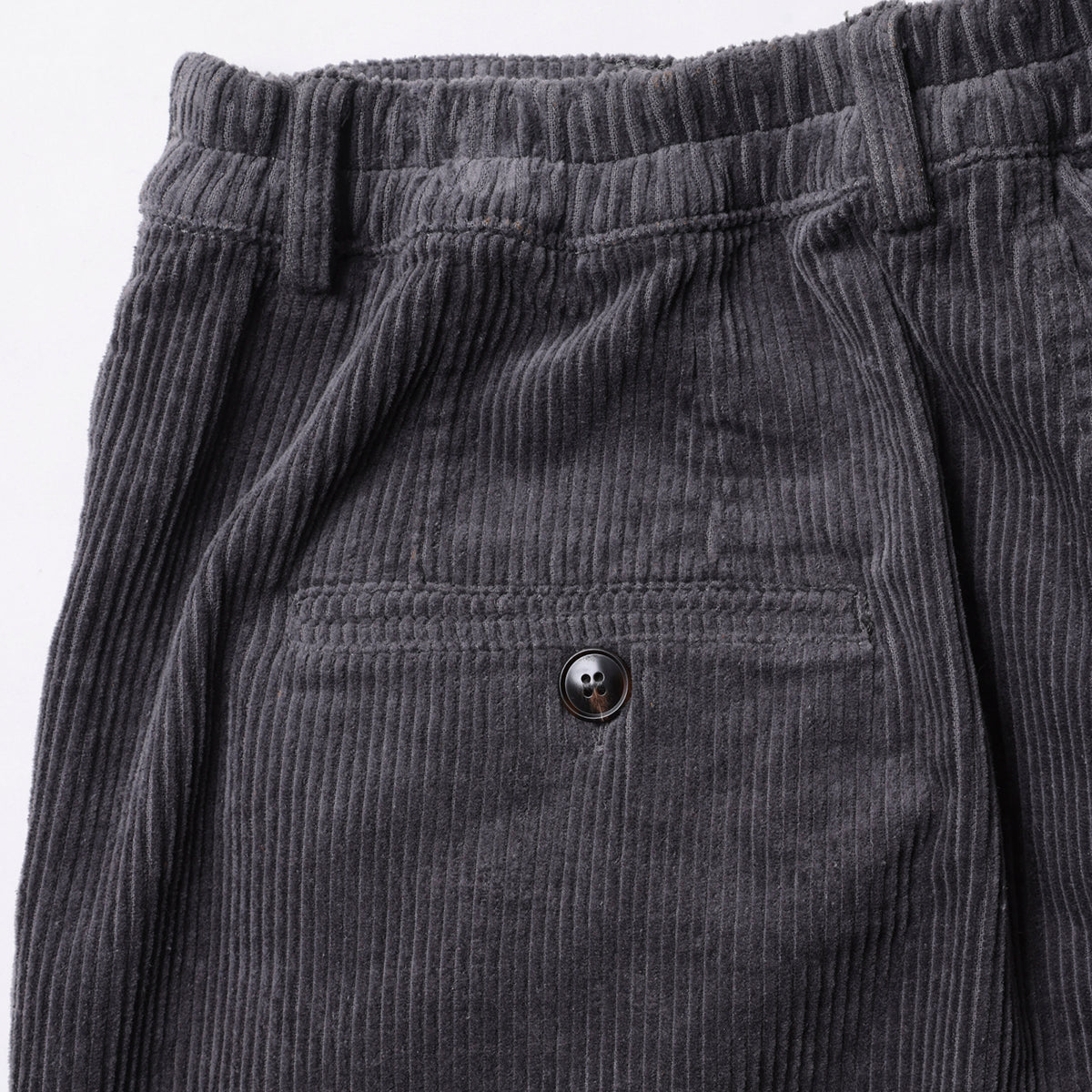 Liberaiders CORDUROY TAPERED SLACKS リベレイダース コーデュロイ テーパード スラックス 737062603【メンズ テーパードパンツ コーデュロイ タック カジュアル デイリーユース 26FW】