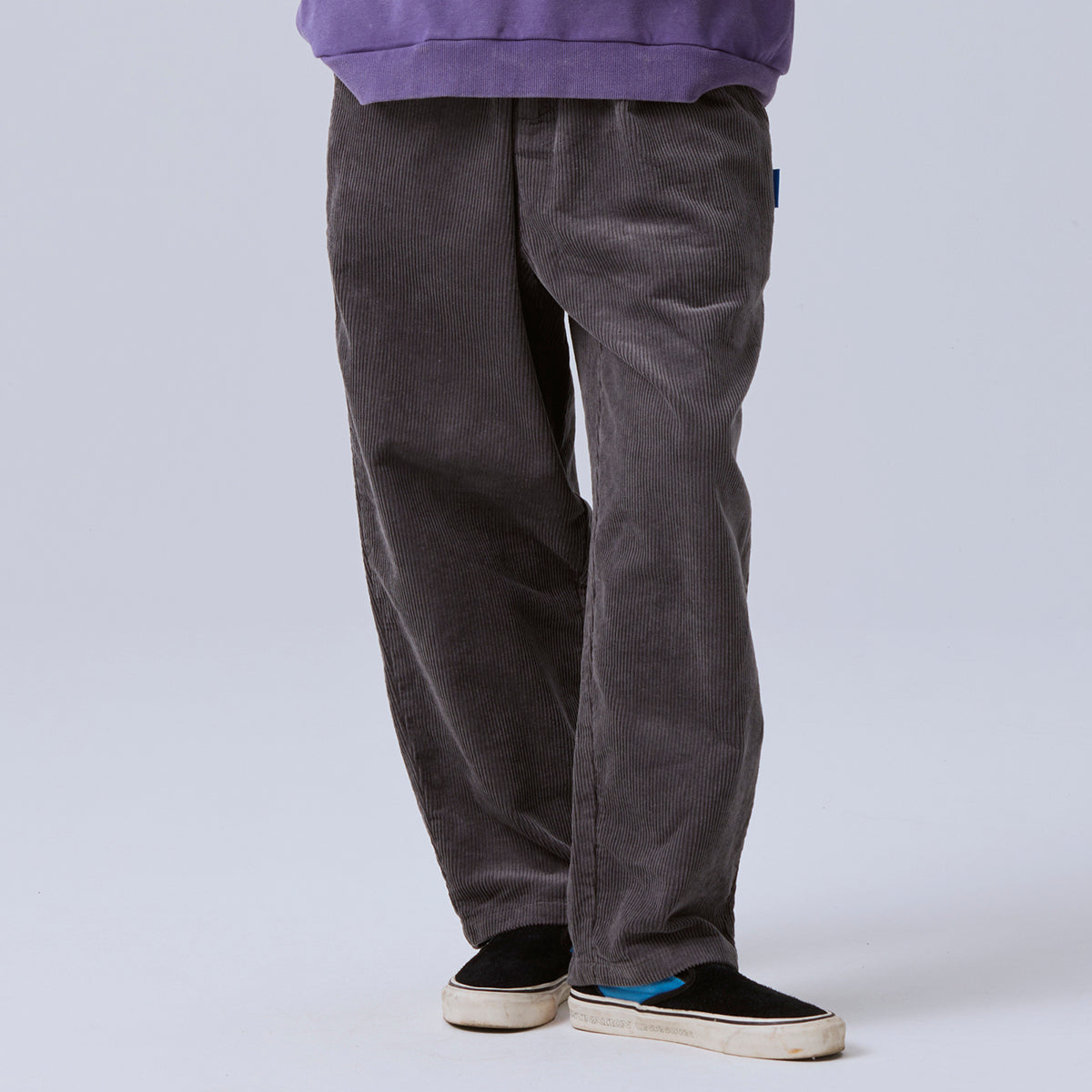 Liberaiders CORDUROY TAPERED SLACKS リベレイダース コーデュロイ テーパード スラックス 737062603【メンズ テーパードパンツ コーデュロイ タック カジュアル デイリーユース 26FW】