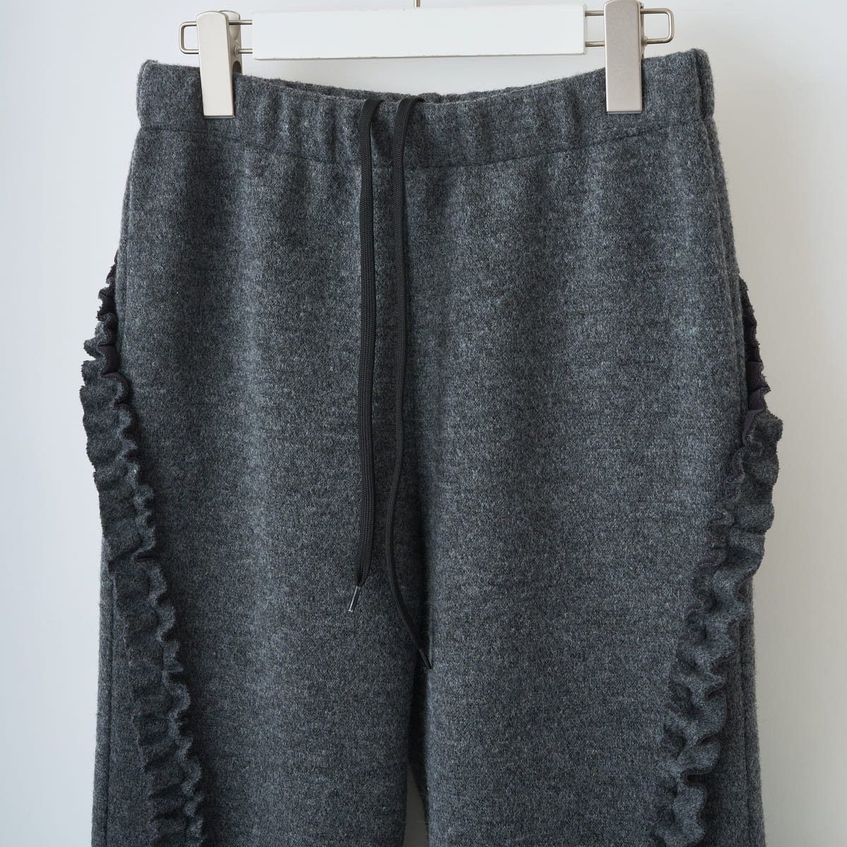 naokitomizuka Bonded Knit Frill Pants ナオキトミヅカ ボンディッドニットフリルパンツ GRNTP014【レディース ニットパンツ フレアパンツ フリル 26FW】