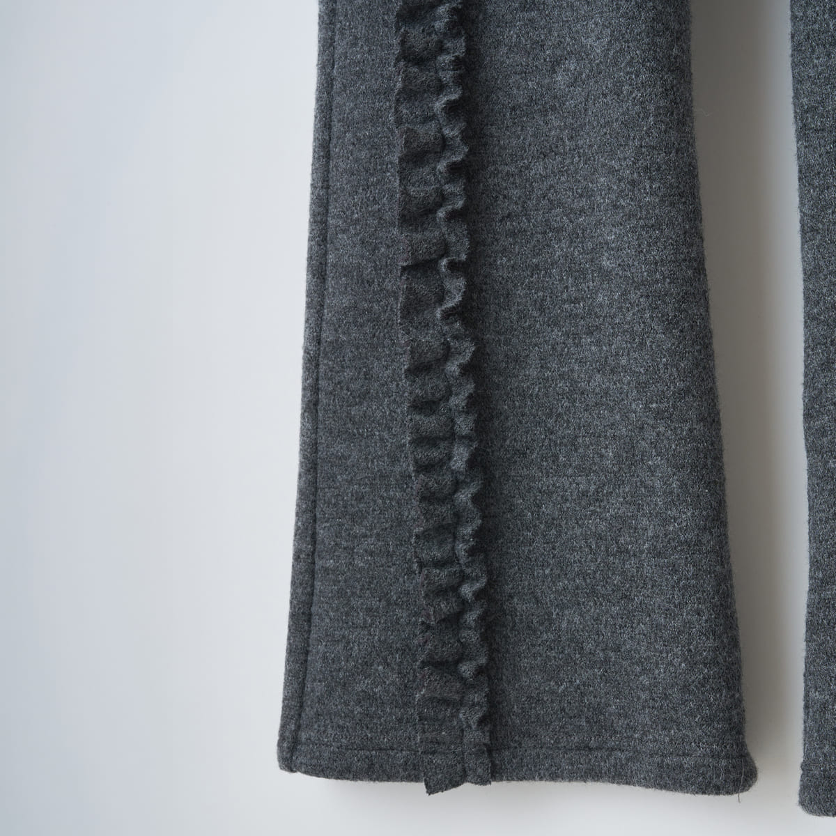 naokitomizuka Bonded Knit Frill Pants ナオキトミヅカ ボンディッドニットフリルパンツ GRNTP014【レディース ニットパンツ フレアパンツ フリル 26FW】