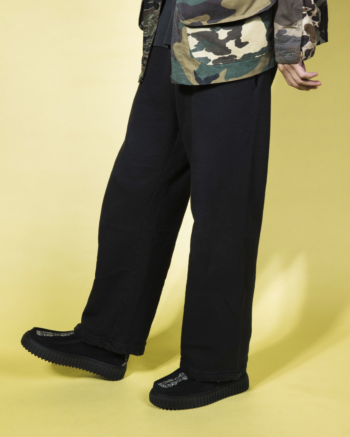 PLEASURES x Clarks TORHILL WOVEN