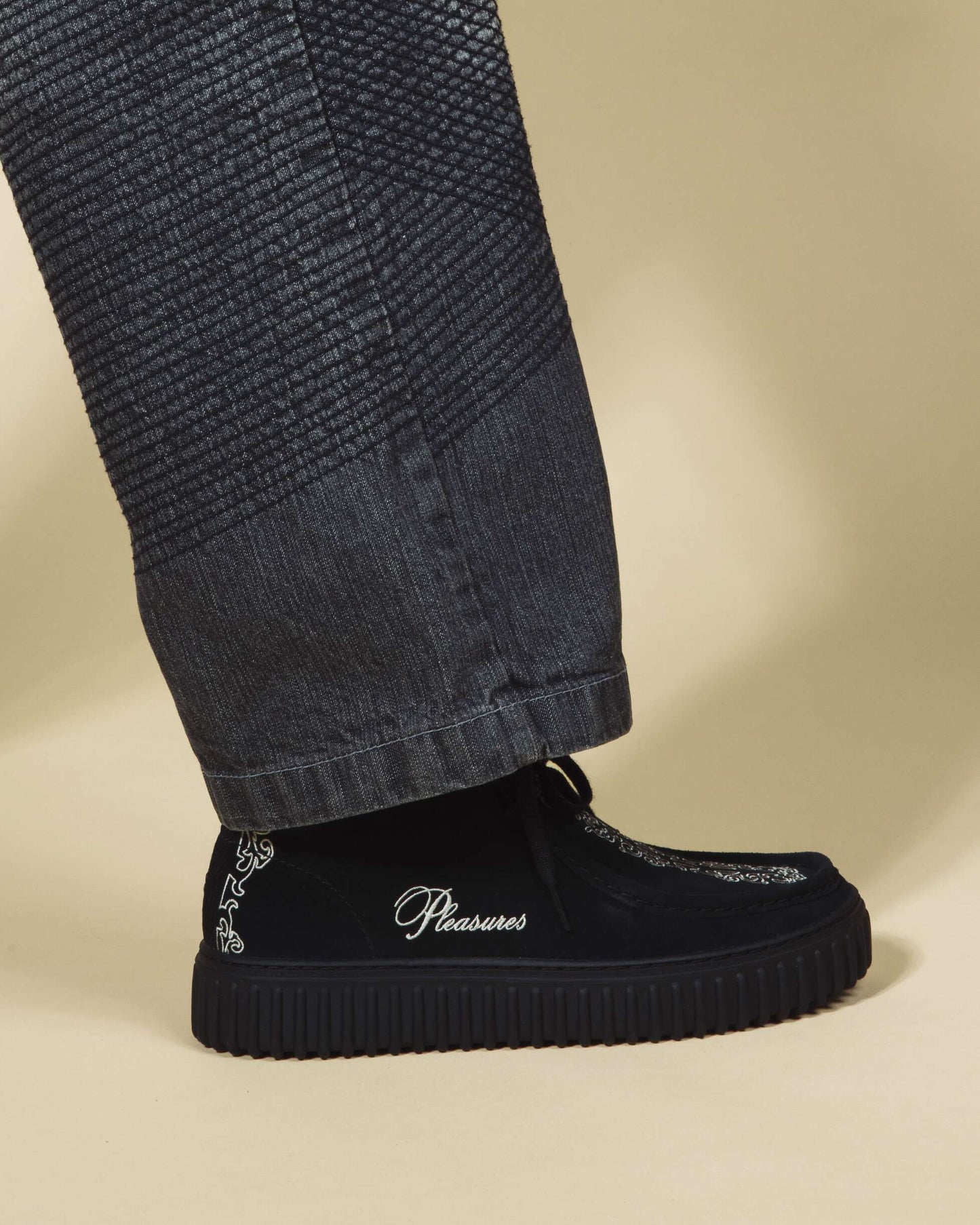 PLEASURES x Clarks TORHILL WOVEN