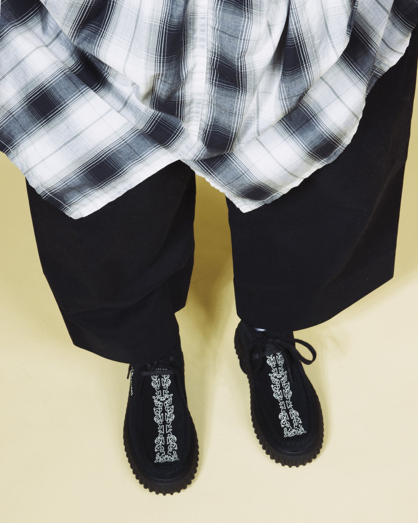 PLEASURES x Clarks TORHILL WOVEN