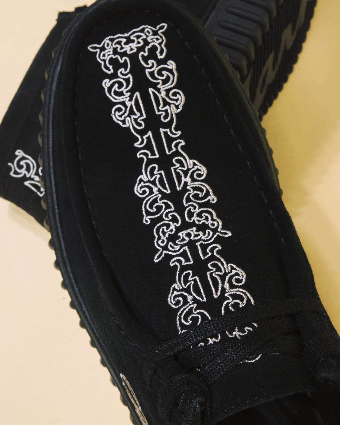 PLEASURES x Clarks TORHILL WOVEN