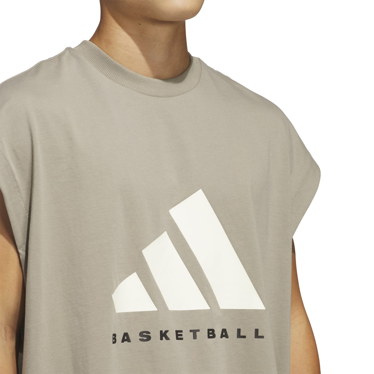 BASKETBALL SLEEVELESS TEE