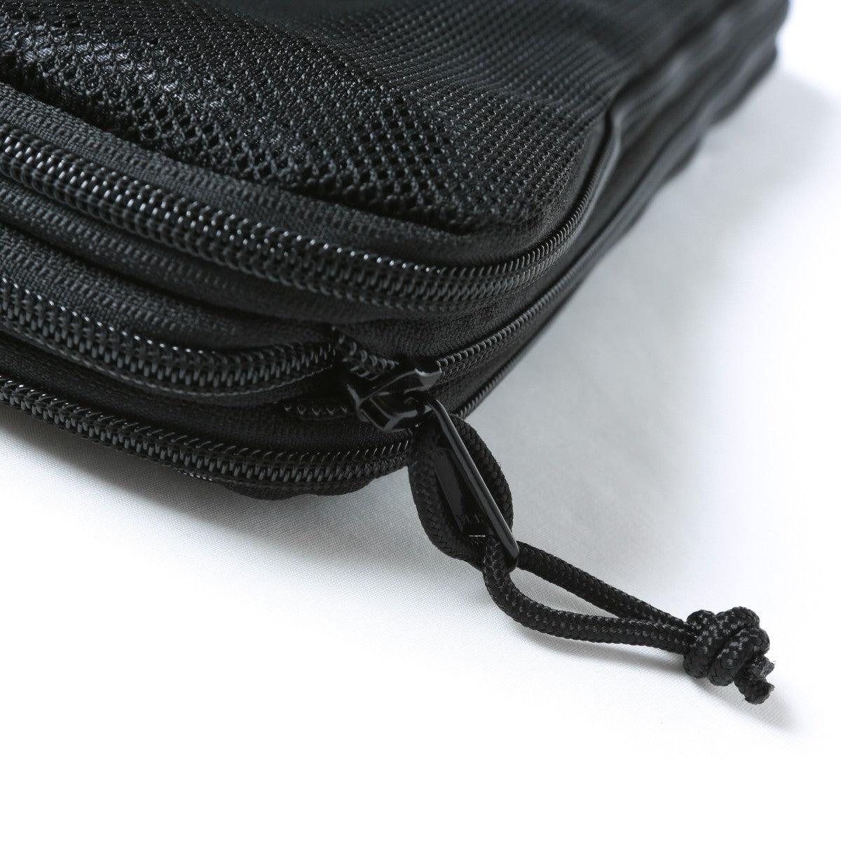 GRID NYLON ORGANIZER POUCH