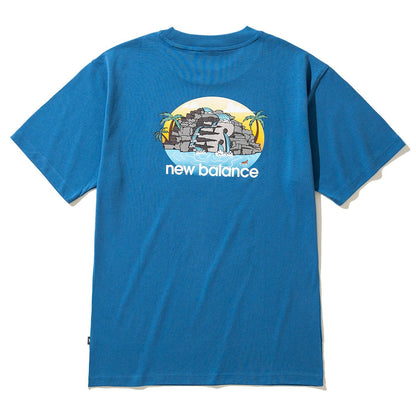 New Balance QTM RESORT T-SHIRT ニューバランス QTM リゾート Tシャツ MT51661【メンズ 半袖Tシャツ ロゴ グラフィック リラックスフィット 25SS】