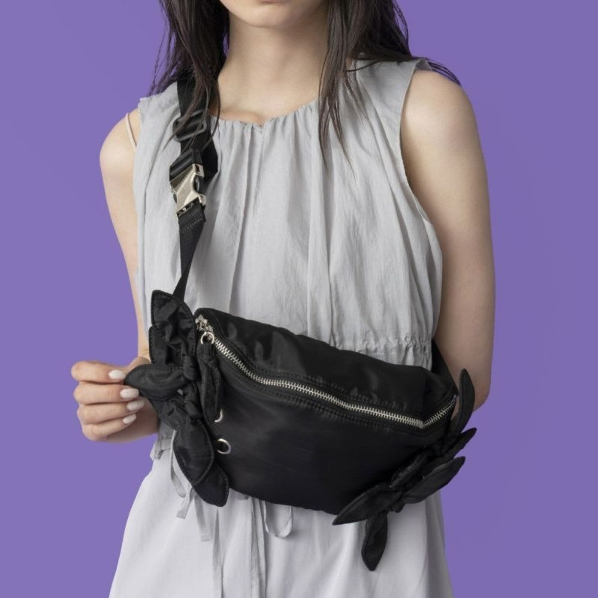 Casselini Ribbon Waist Pouch キャセリーニ リボンウエストポーチ 252-110504【レディース ウエストポーチ 軽量 リボン付き 光沢素材 2WAY仕様 25FW】