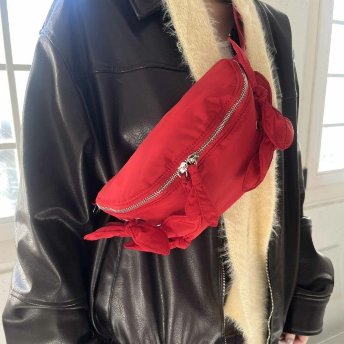 Casselini Ribbon Waist Pouch キャセリーニ リボンウエストポーチ 252-110504【レディース ウエストポーチ 軽量 リボン付き 光沢素材 2WAY仕様 25FW】
