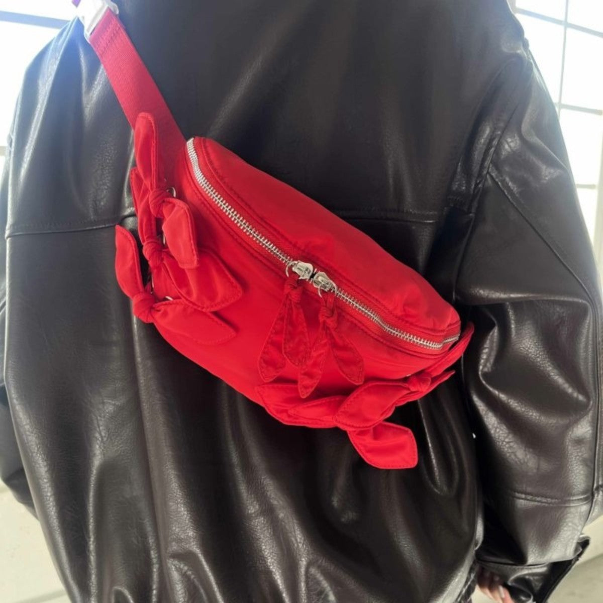 Casselini Ribbon Waist Pouch キャセリーニ リボンウエストポーチ 252-110504【レディース ウエストポーチ 軽量 リボン付き 光沢素材 2WAY仕様 25FW】